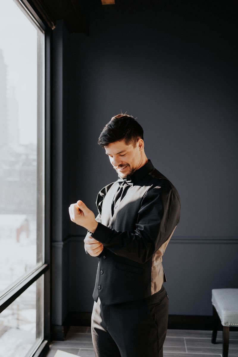 Groom posing in Groom's suite at A'BULAE