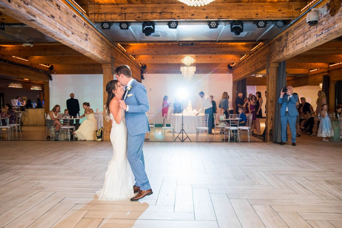 Couple on the dancefloor at A'BULAE