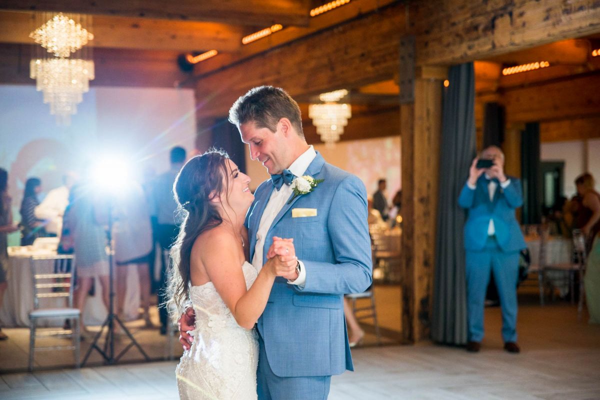 Couple on dancefloor at A'BULAE