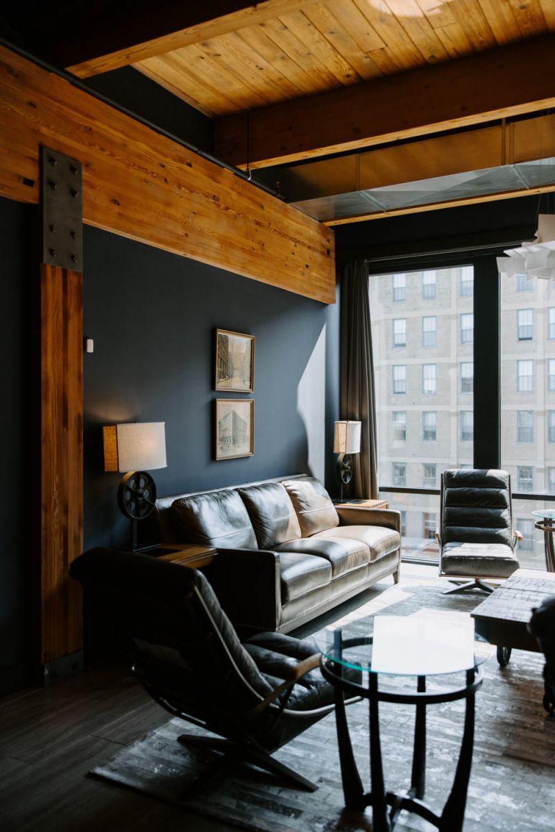 Furniture in groom's suite at A'BULAE