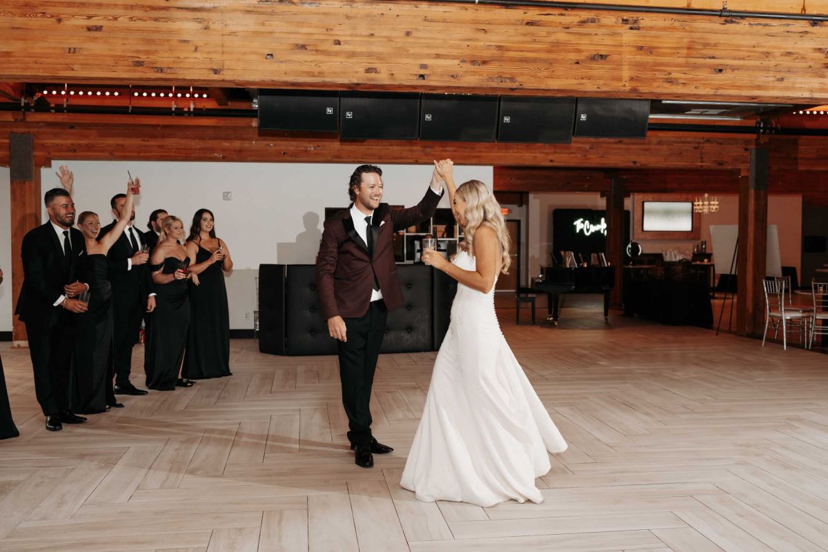 Couple dancing at A'BULAE